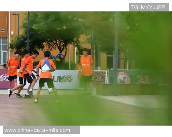 小孩足球衣服选择指南让孩子在球场上尽显风采与活力 小孩足球衣服选择指南让孩子在球场上尽显风采与活力